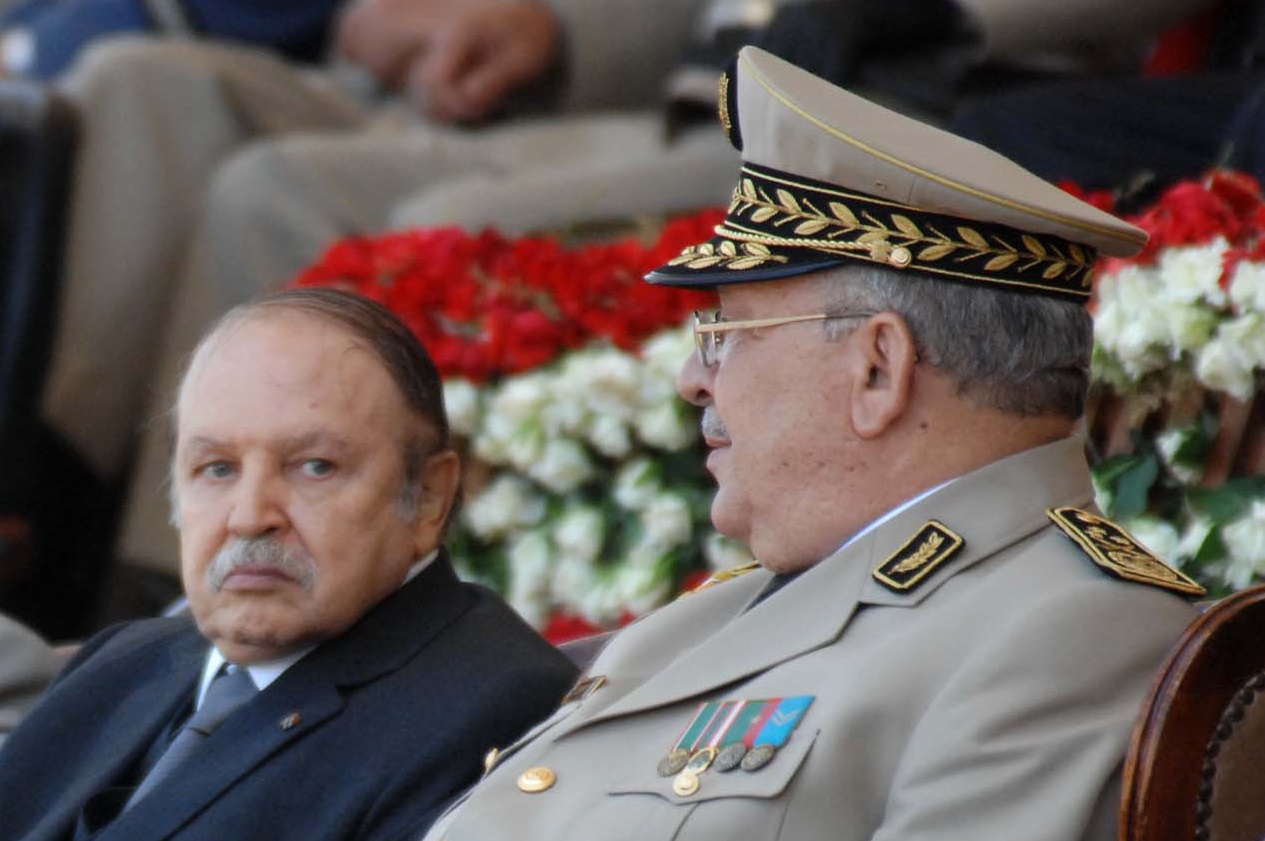 Le Président et le chef d'état-major de l'ANP à Cherchell en 2011. New Press